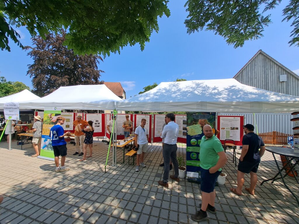 Unser Foto zeigt den Stand des Biomasse-Instituts am Johannitag 2026.