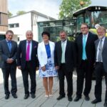Unser Foto zeigt die Eröffnung des Biomasse-Instituts im Oktober 2016 durch den damaligen Staatsminister für Kultus und Wissenschaft, Dr. Spaenle (2. v.l.) (Foto: HSWT)