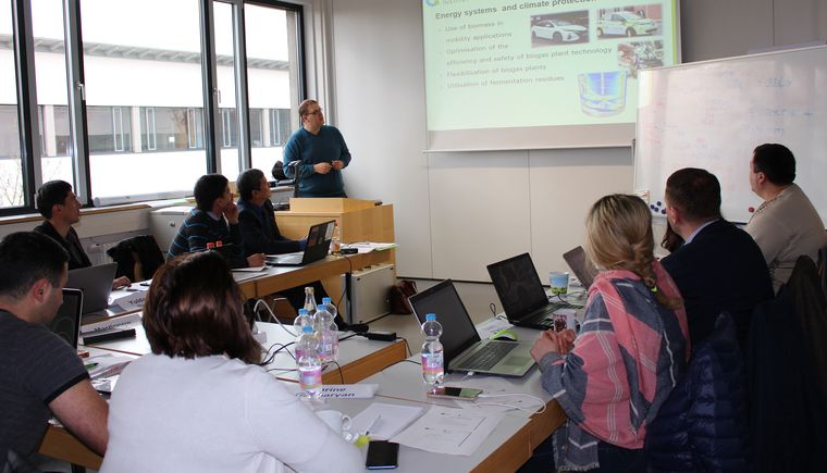 Unser Foto zeigt einen Workshop im Rahmen des internationalen Wissenstransferprojektes 'TOPAS' (Foto: HSWT)