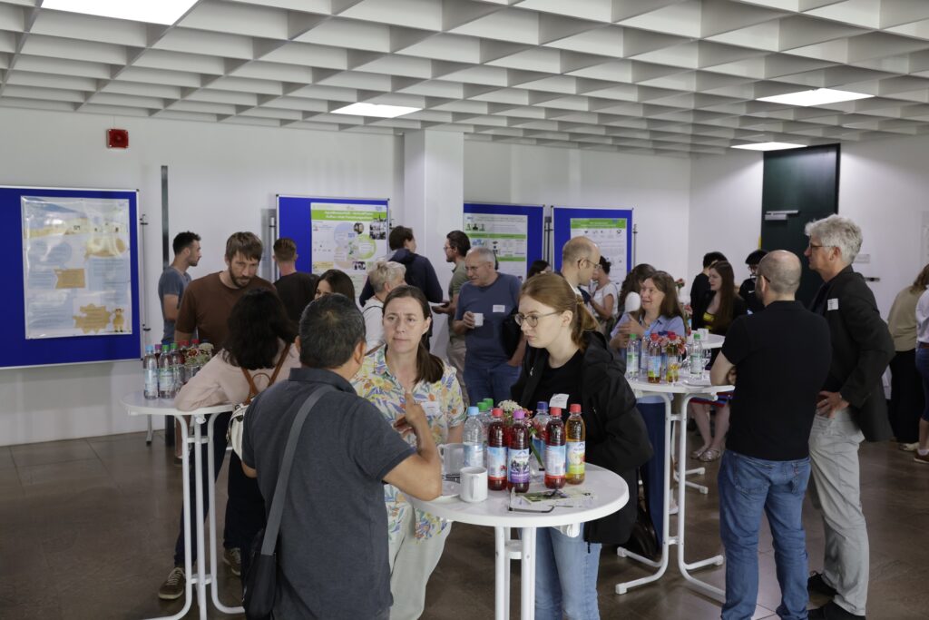 Unser Foto zeigt Nach den Präsentationen – und beim anschließenden 2. Science Dating Weihenstephan – ging es in den fachlichen Austausch. © Birgit Gleixner