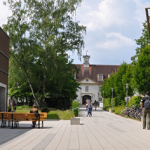 Campus-Triesdorf, eine Mischung aus älteren und jüngeren Gebäuden mit viel Grün dazwischen