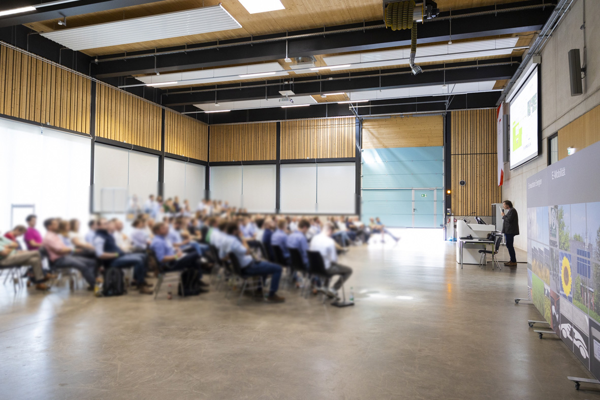 Unser Foto zeigt die Teilnehmenden der DIGI DAYS während des Vortrages von Projektleiter Prof. Patrick Noack.