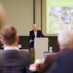 Unser Foto zeigt: Vor der hochschulweiten Öffentlichkeit präsentierte Prof. Dr. Christoph Moning seine Ziele und Ideen für den Forschungsbereich der HSWT (Foto: HSWT)