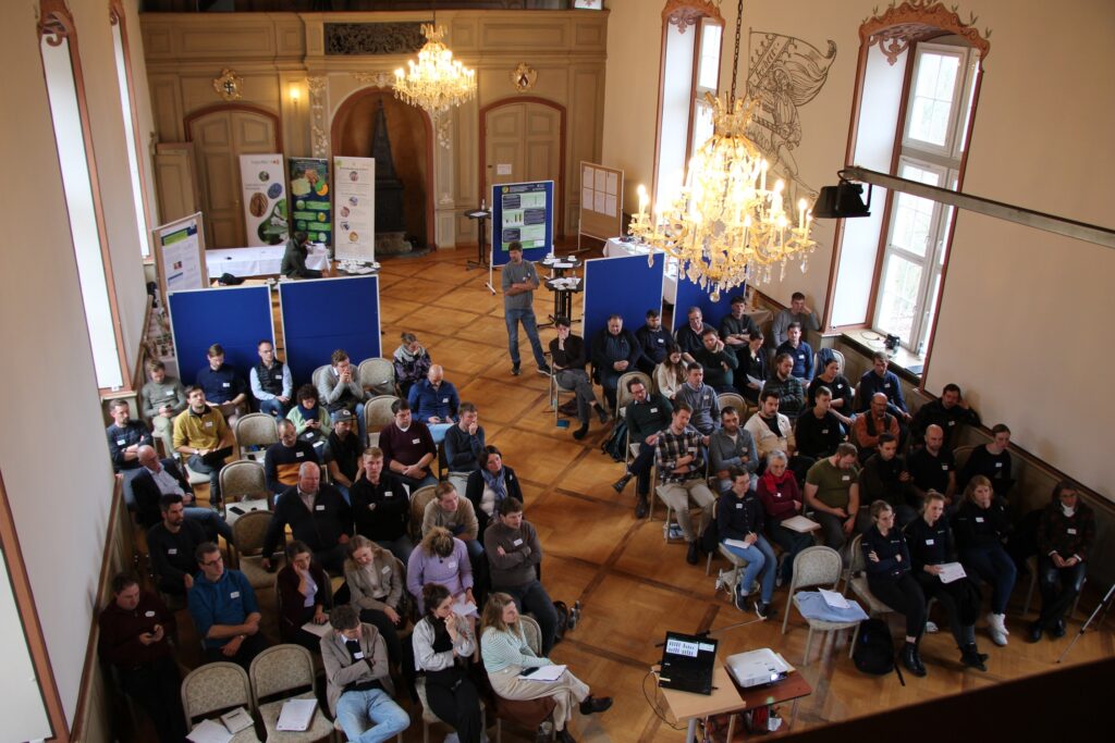 Unser Foto zeigt: Rund 70 Personen nahmen am Kichererbsen-Forum, der neben spannenden Fachvorträgen auch die Möglichkeit zum Austausch eigener Erfahrungen bot.