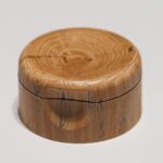 Auf unserem Foto ist nichts wie es scheint: Kunststoffdeckel mit Holzoptik und -haptik. Laserbehandlung (beLaser GmbH) Foto: Johannes Hoyer