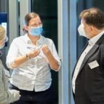 Unser Foto zeigt die Mitarbeiterin des Biomasse-Instituts, Stefanie Grunert, während des Netzwerktreffen mit externen Besuchern.