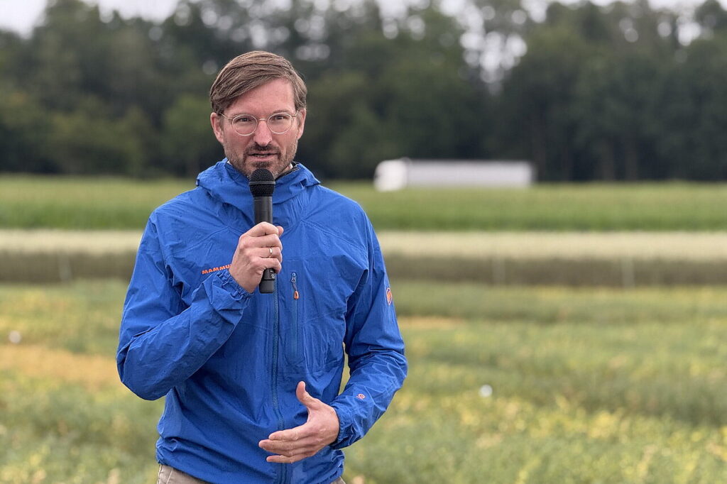 Unser Foto zeigt Prof. Dr. Peter Breunig betonte die Wichtigkeit der Unterstützung und Vernetzung aller beteiligter Akteur:innen, um die heimische Kichererbse regional verbreiten und vermarkten zu können. © Julia Kamann