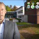Prof. Dr. Ralf Schlauderer im Vordergrund, im Hintergrund Gebäude der HSWT