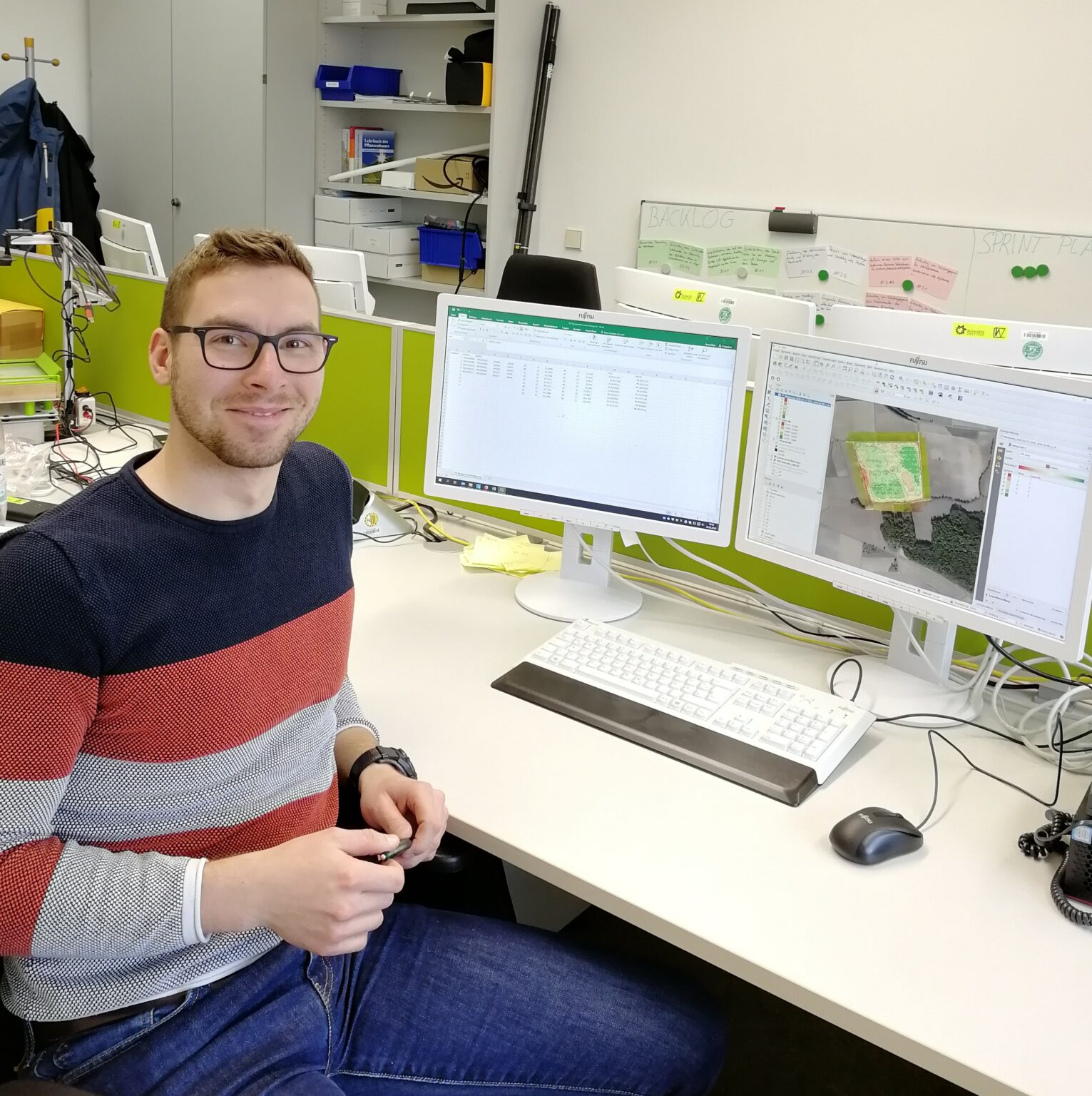 Das Bild zeigt einen Mitarbeiter des Projekts Diabek an seinem Arbeitsplatz.